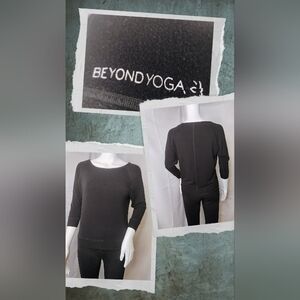 Beyond Yoga Black Crewneck Sweater Fitted Design